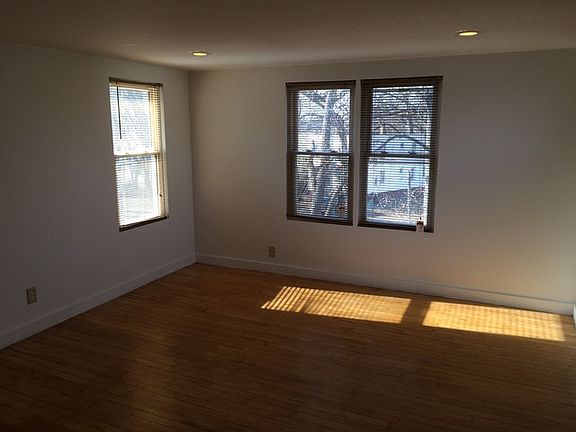 4th image of 323 Ravine Ave #3