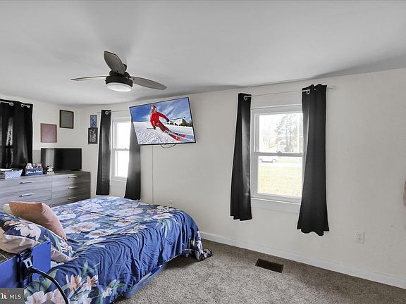 5th image of 923 Mifflin St