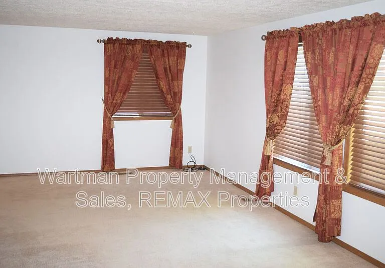 2860 Frazier Ln — Photo 3
