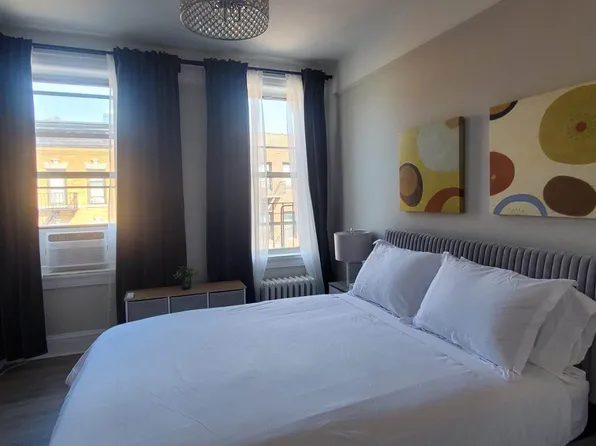 29-01 39th Avenue image 7 of 10