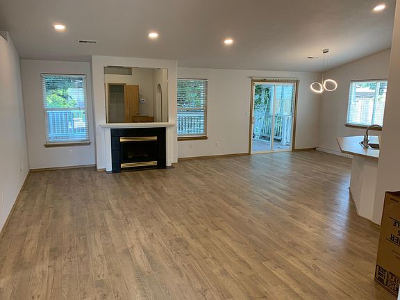 3rd image of 15303 NE 84th St