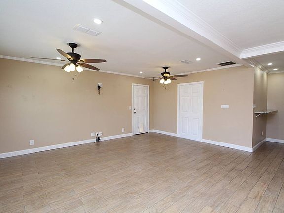 3rd image of 4674 Kingston Dr