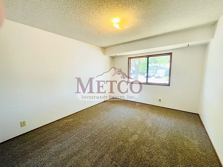 366 49th St — Photo 6