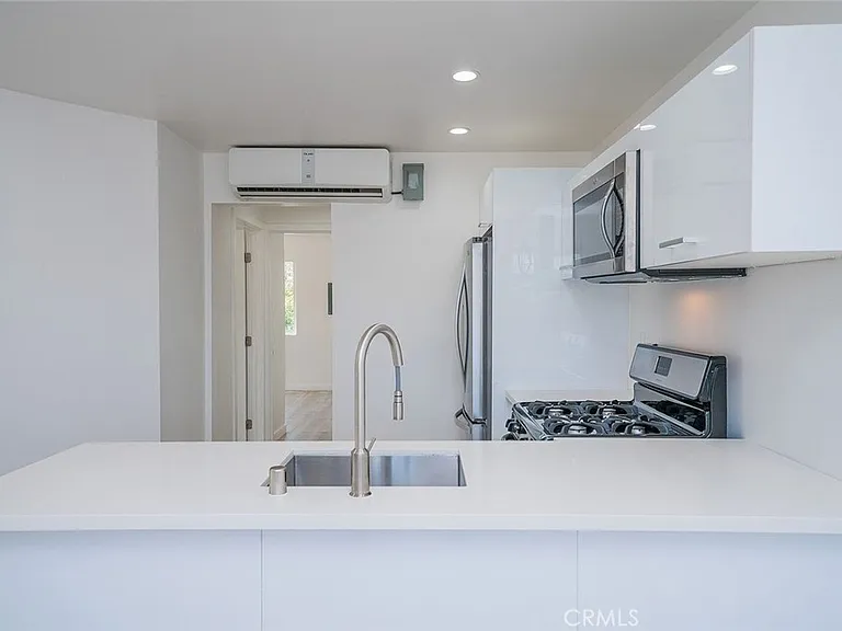 6745 Laurel Canyon Blvd #201 — Photo 2