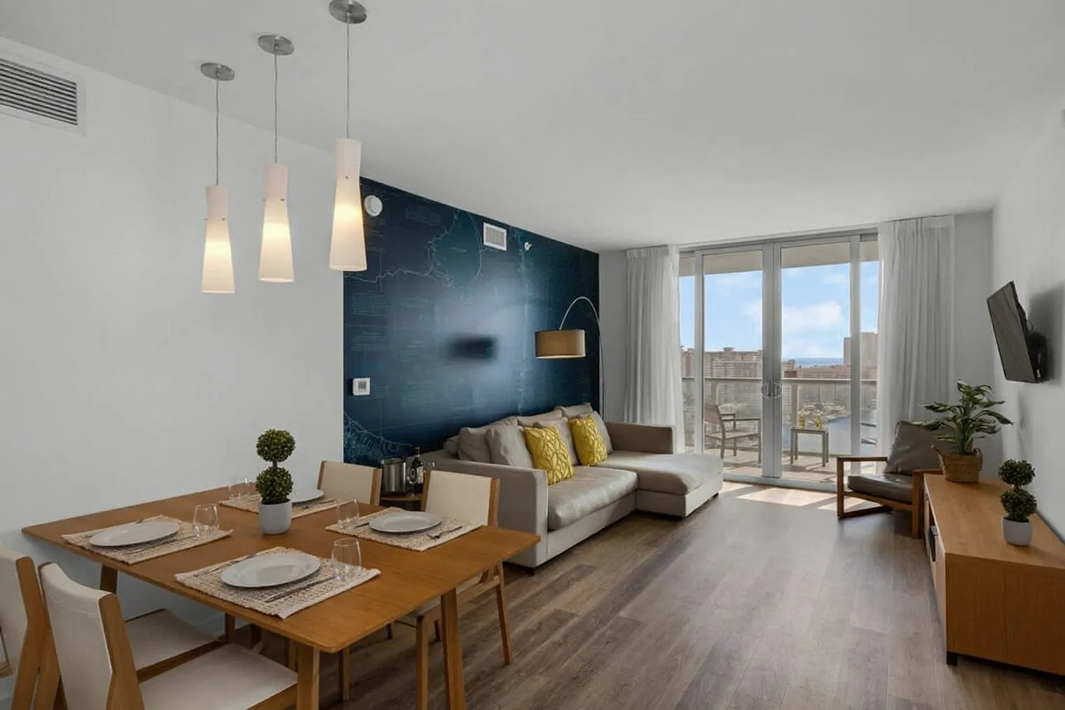 2 bed, 2.0 bath, 990 sqft, $4,397 — Photo 3