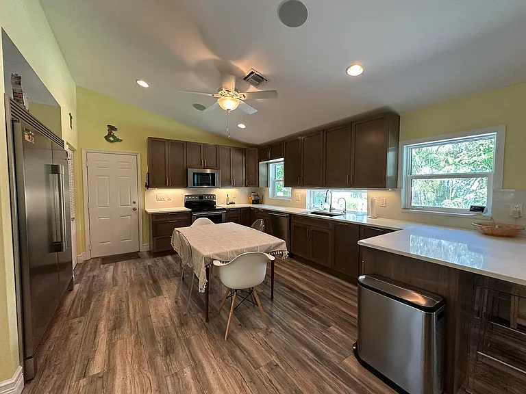 2415 Laurel Ln — Photo 8