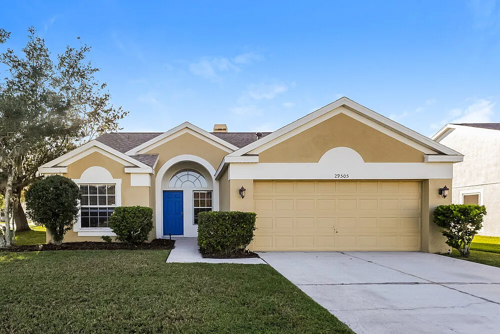 3 bed, 2.0 bath, 1644 sqft, $2,315 — Photo 1