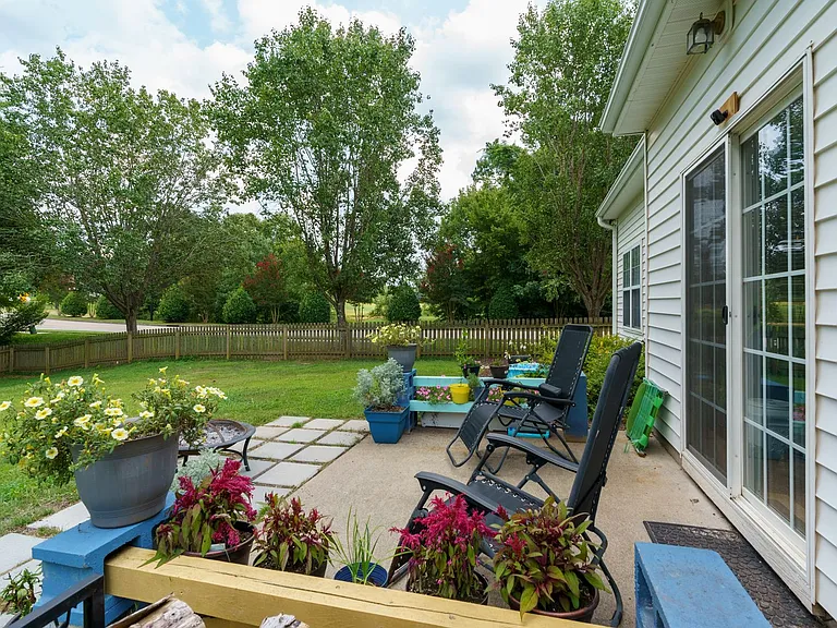 102 Bermuda Green Dr — Photo 21