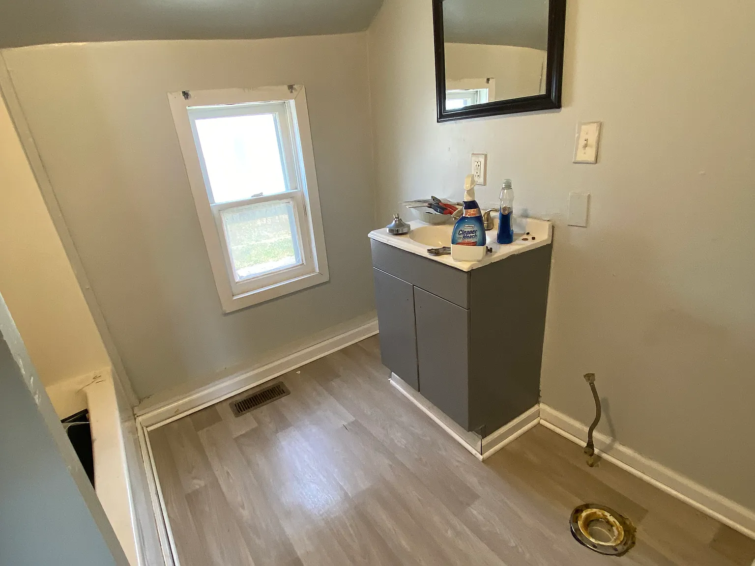 5 bed, 1500 sqft, $3,150 — Photo 2