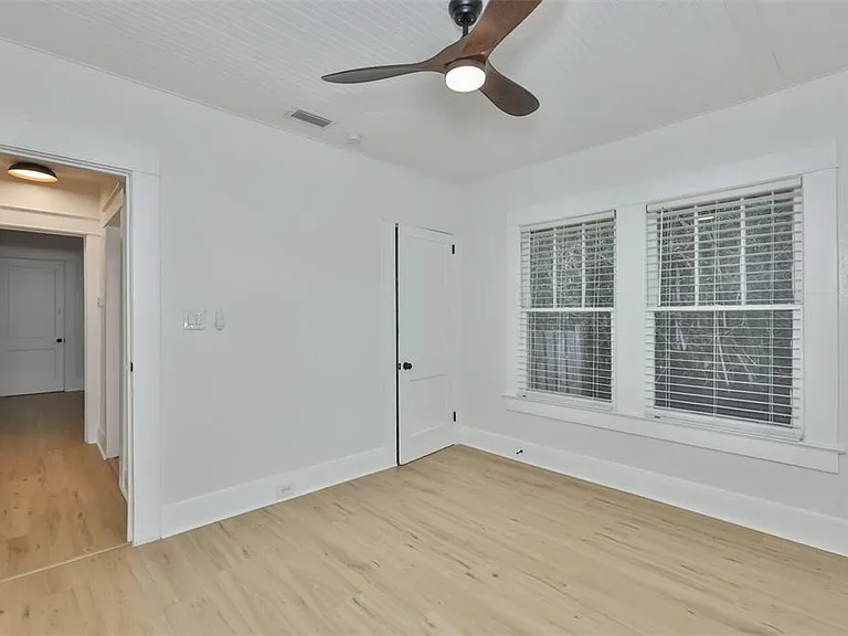 902 W Columbus Dr — Photo 22