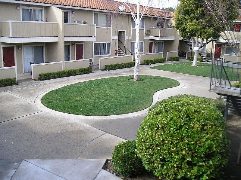Courtyard style community