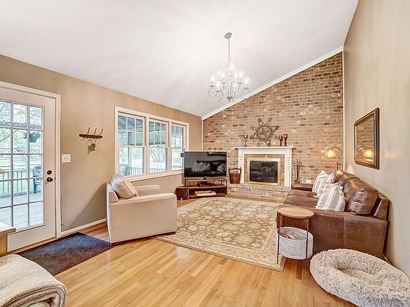 4th image of 8299 Glenhaven Ct