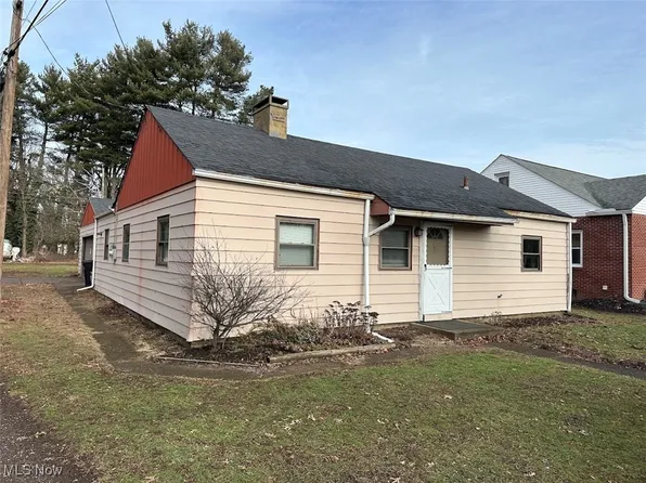 220 Forbes St NE, New Philadelphia, OH 44663