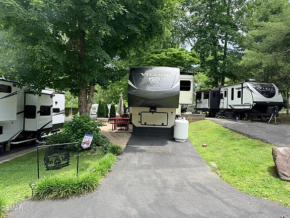 3rd image of 4229 E Pkwy #051-lot 51