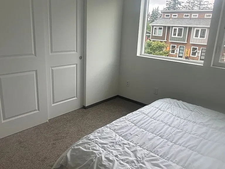 1329 Nolta Loop NE — Photo 10