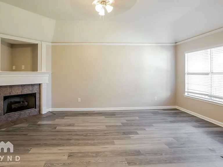 1142 Cross Valley Cv — Photo 3