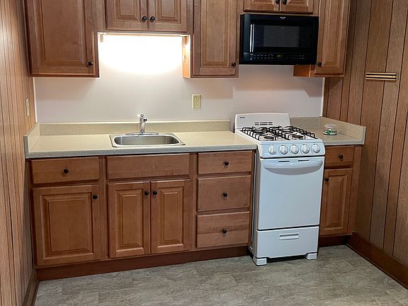 4th image of 318 1/2 W Union St