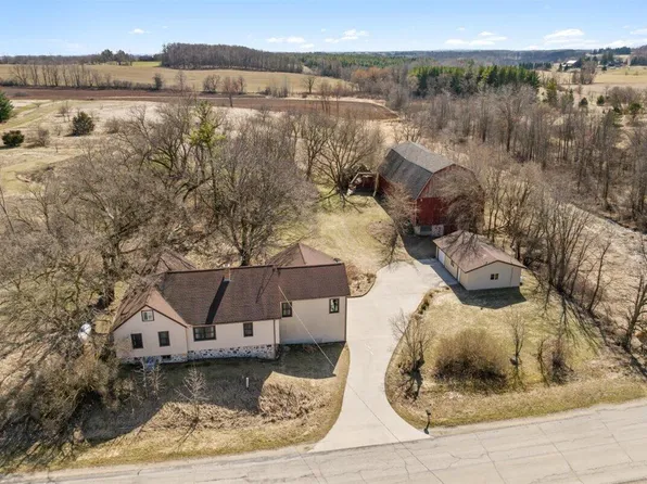 W5075 Garton ROAD, Plymouth, WI 53073