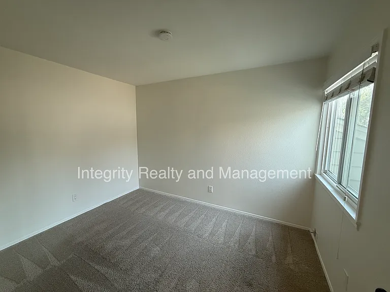 475 Chiswick Cir — Photo 11