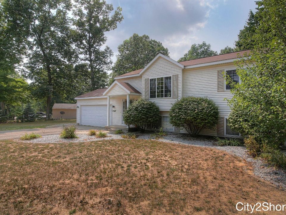 1st image of 8627 S Oakridge Dr