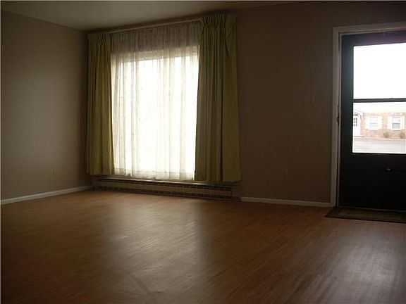 2nd image of 4841 Mount Vernon Dr