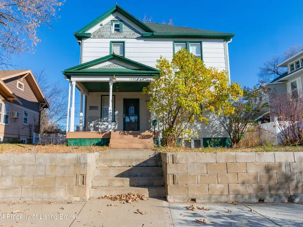 114 7th Ave W, Dickinson, ND 58601