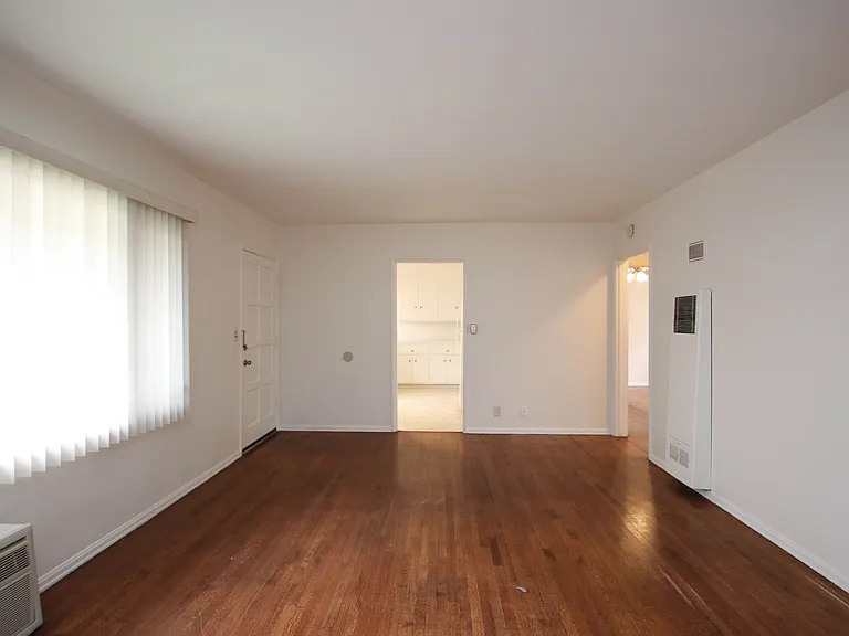 207 S 3rd Ave #3 — Photo 5
