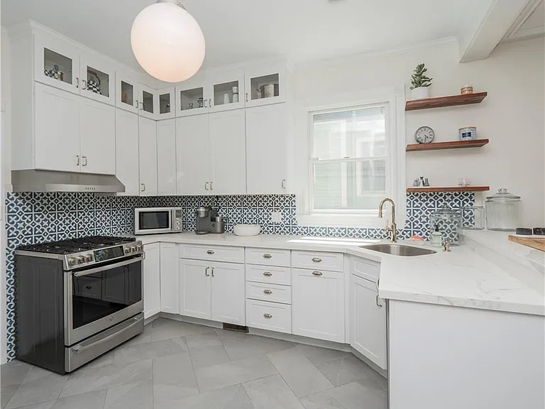 27 Mann Ave — Photo 16