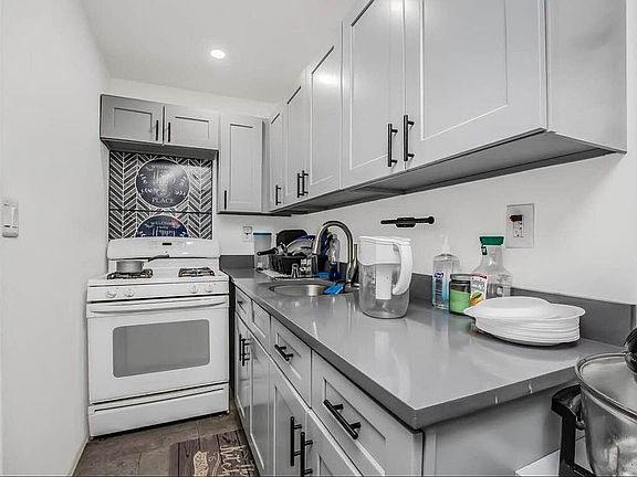 5th image of 3219 Lurting Ave