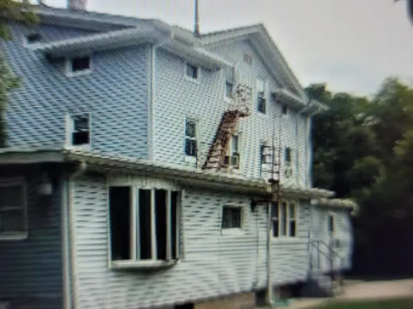 2 Smith Ave, Holbrook, NY 11741