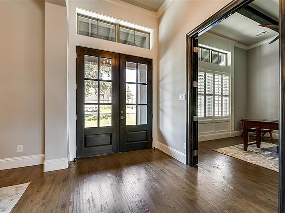 4th image of 913 Lyndsey Way