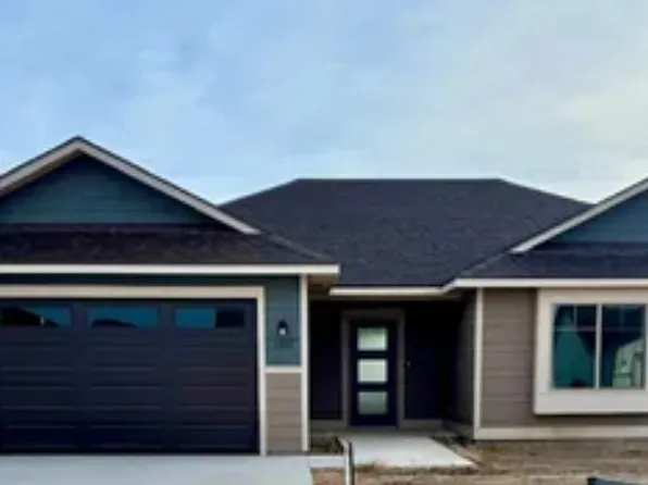 1302 Marboeuf Blvd, Dodge City, KS 67801