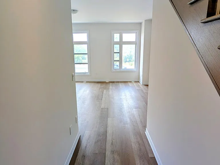 91 Inverary Cres — Photo 3