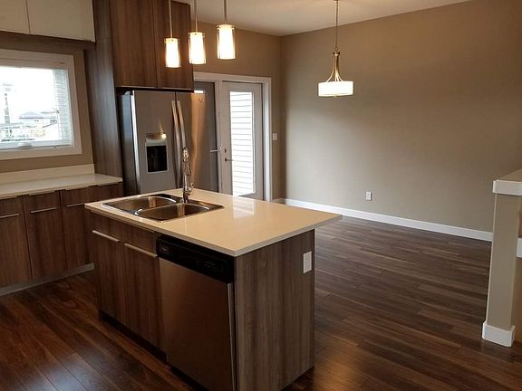 4th image of 1012 Evergreen Blvd