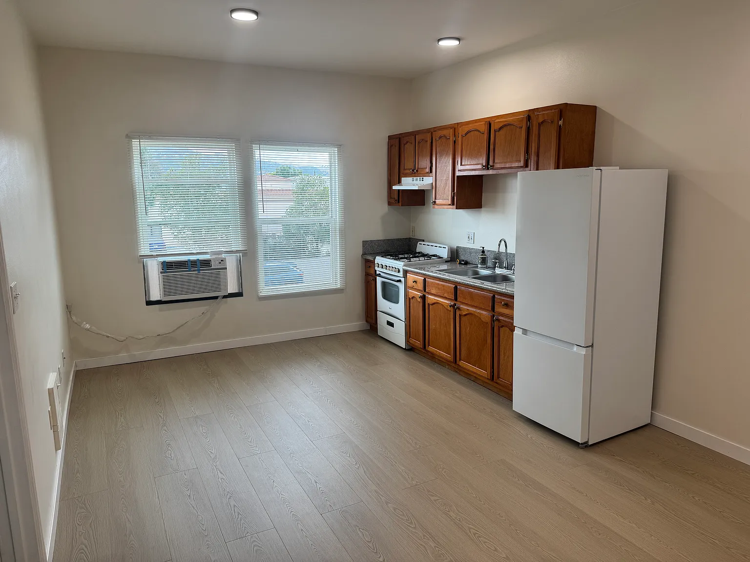 1 bed, 400 sqft, $1,595 — Photo 2