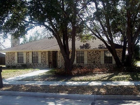 2nd image of 1601 Yorkstown Dr