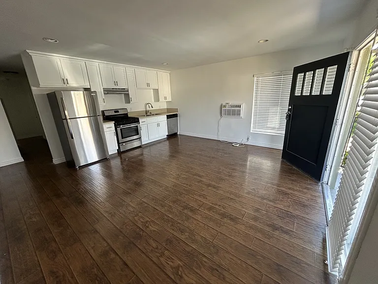 5042 Los Robles St #5042 — Photo 2