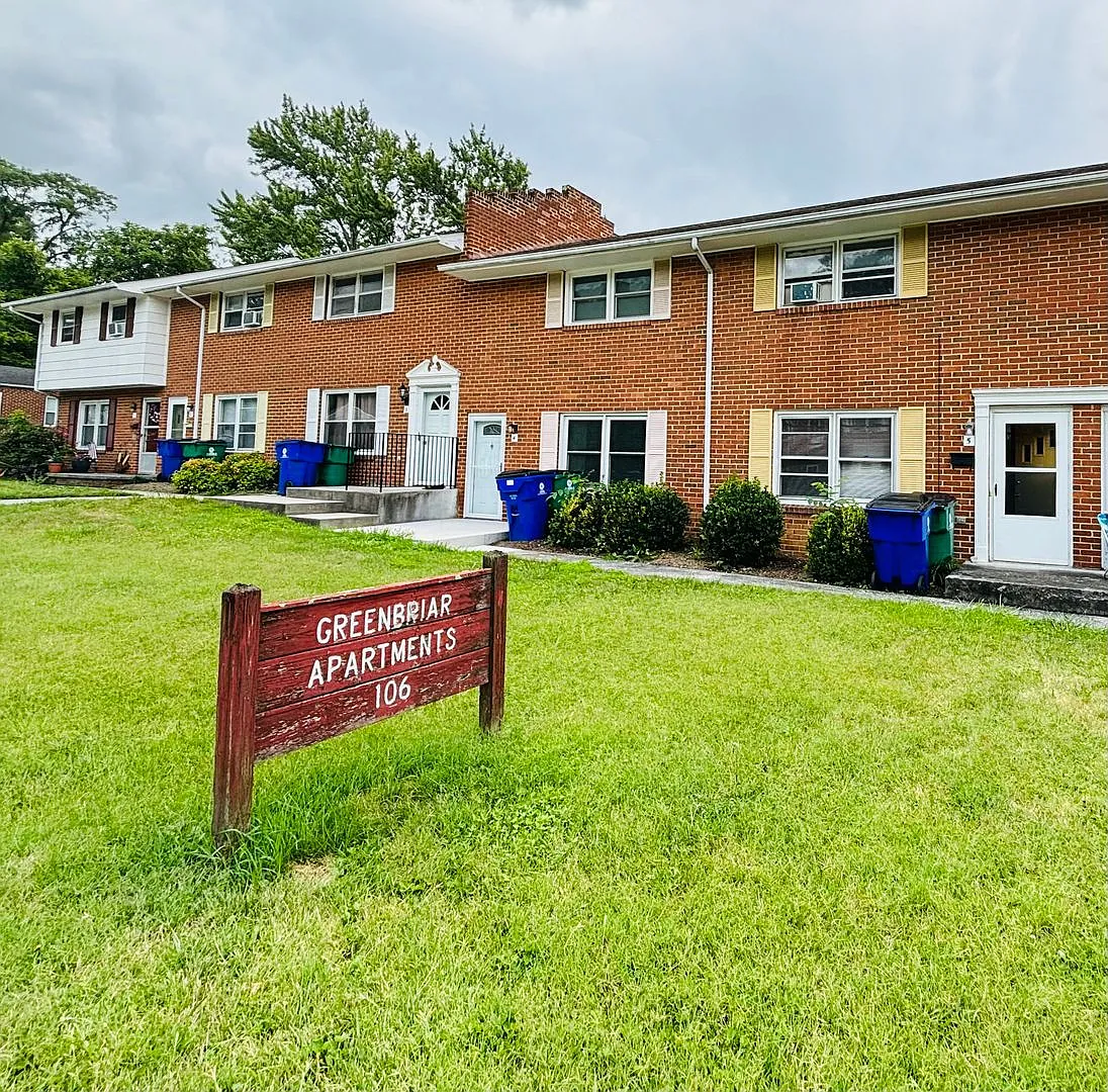 2 Bedroom 1 Bath Townhouse — Photo 1