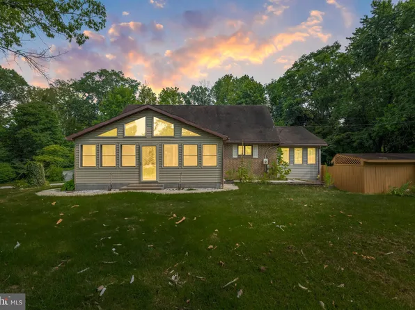 258 Merrimack Dr, Falling Waters, WV 25419