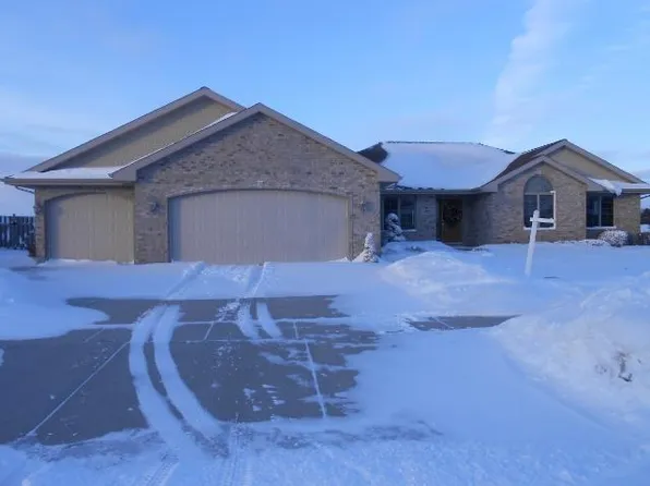 1002 Sarah Miles Ln, Manitowoc, WI 54220