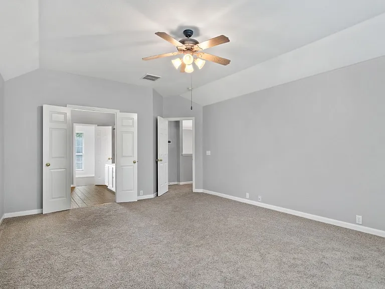 10724 Thoroughbred Dr — Photo 22