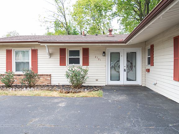 2nd image of 2101 Bending Willow Dr