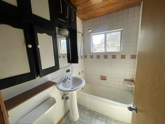 2nd image of 10400 Victor Ave #1