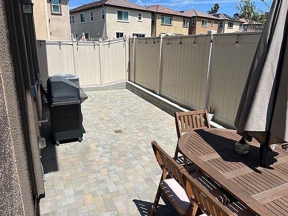 5th image of 261 Camellia Way
