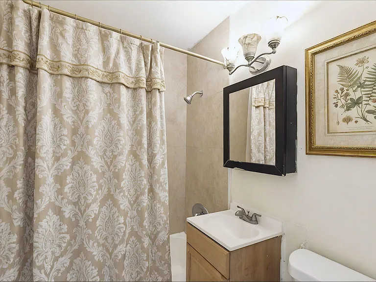 520 NE 45th St — Photo 18