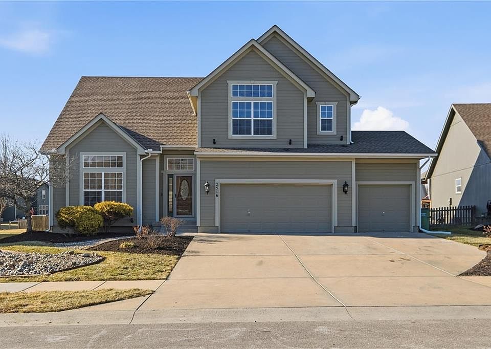 1st image of 2516 SW Current Ln