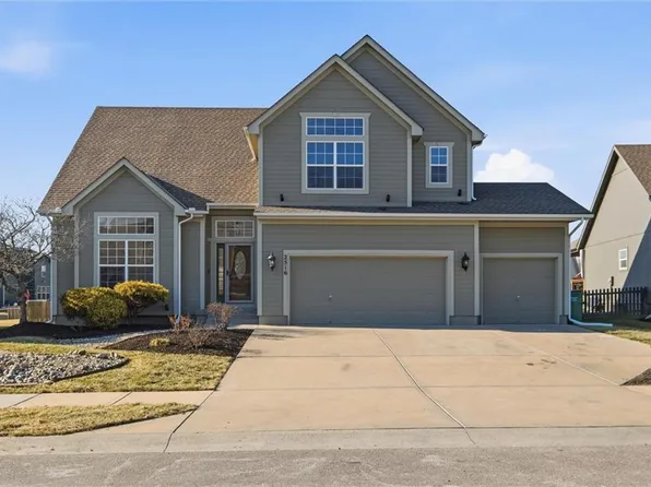 2516 SW Current Ln, Lees Summit, MO 64082