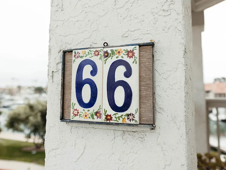 66 Kingston Ct W — Photo 30