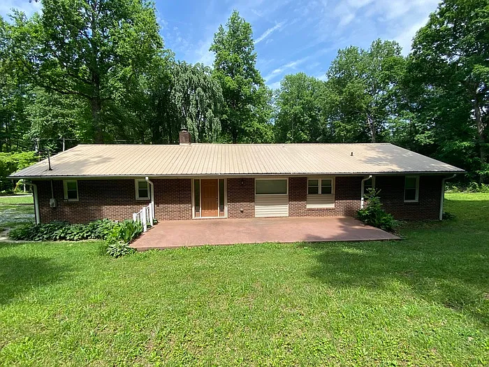299 Meadowbrook Dr — Photo 3