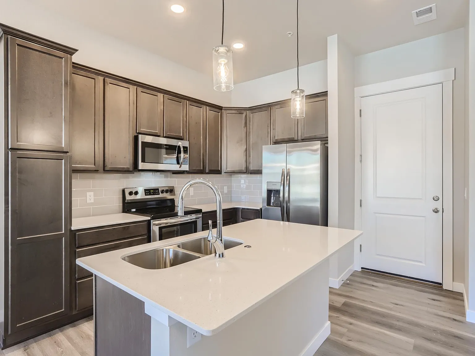 3 bed, 1750 sqft, $2,890 — Photo 4